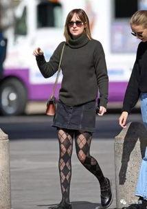 明星裸露丝袜照片,明星裸露瞬间，性感魅力一览无余