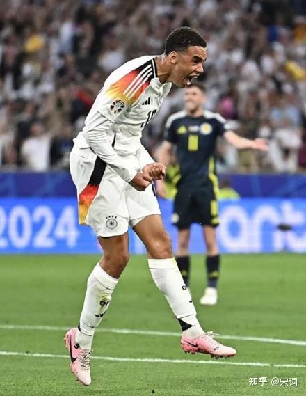 足球明星怎么穿搭,球场风采与日常魅力