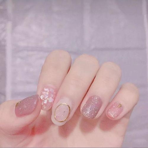 网红手指做了美甲吗